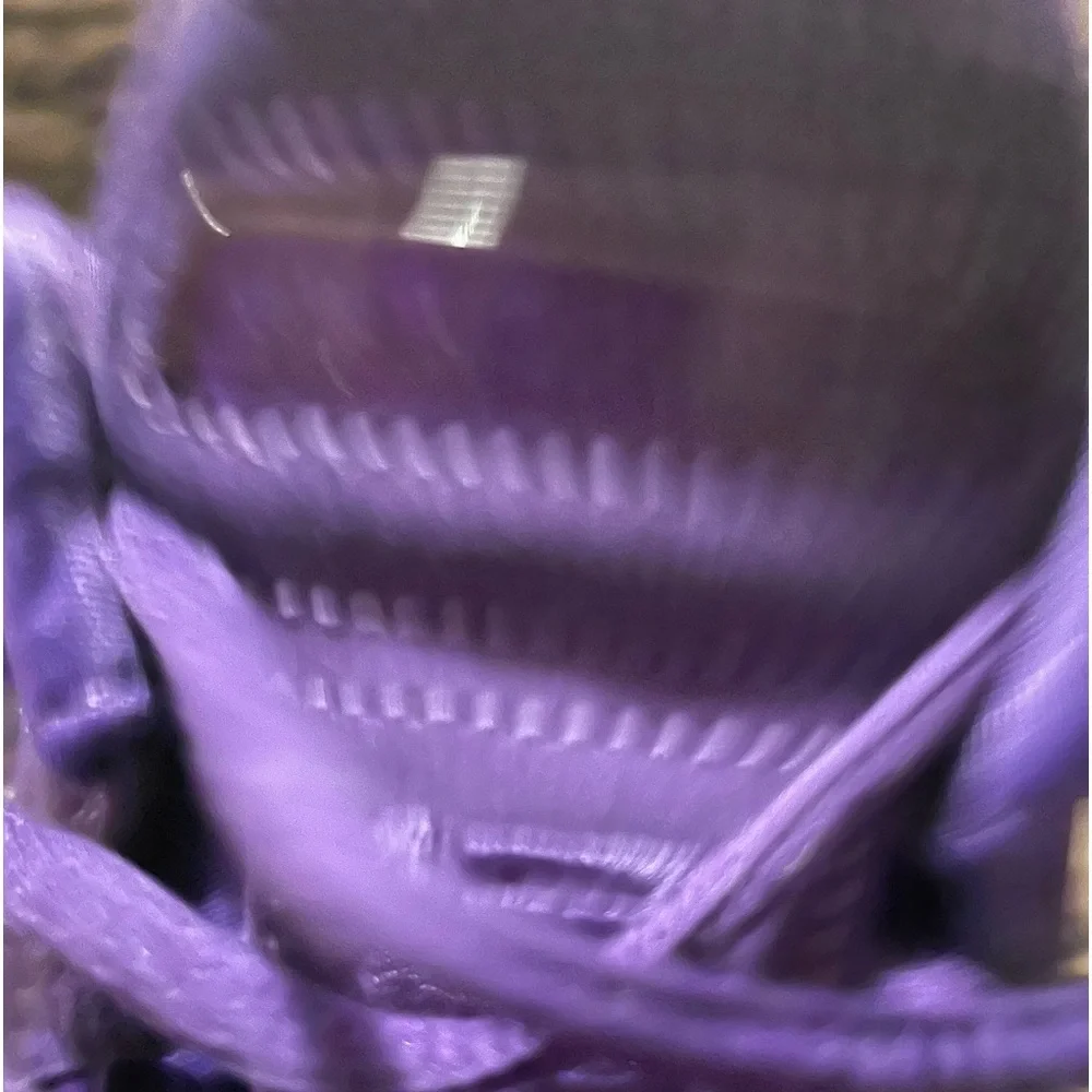 - - Nike  Air  Zoom Generation Lebron  beautiful, purple color size 7, men’s